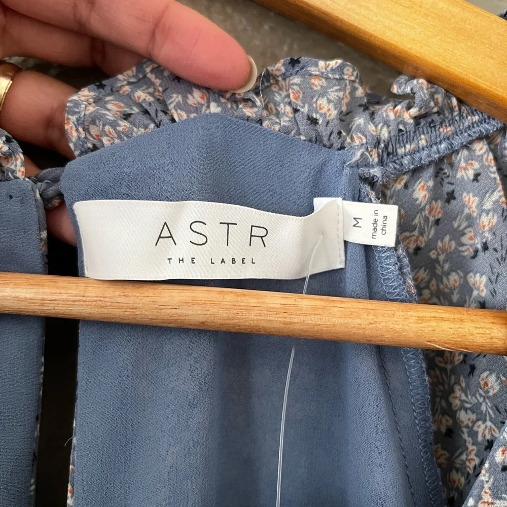 NEW ASTR The Label Blue Floral Long Sleeve Tiered Ruffle Shirred Mini Dress Sz M - Picture 9 of 14